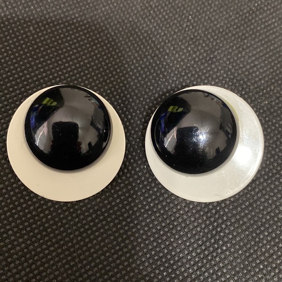 Vintage metal black and what circles pierced earrings. - Picture 2 of 4